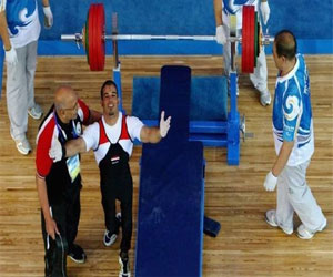   مصر اليوم - الأثقال المصرية تكرم عبدالصادق إبراهيم