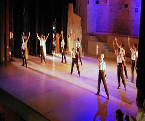   مصر اليوم - زوربا اليوناني في القاهرة قريبا بالاتفاق مع مؤسسة كازاندزاكيس