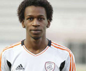   مصر اليوم - جمهور اتحاد جدة يهاجم مختار فلاتة