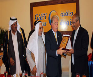   مصر اليوم - المجلس الأعلى لشئون القبائل العربية يكرم محافظ جنوب سيناء