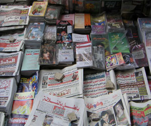 مصر اليوم - الاشتباكات بين الأمن ومؤيدي مرسي تتصدر اهتمامات الصحف