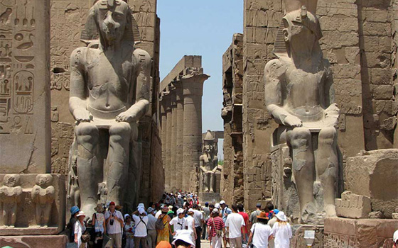   مصر اليوم - زعزوع يؤكد قيام شركات السياحة الألمانيَّة بتسيير 22 طائرة أسبوعيًا إلى مصر