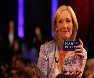   مصر اليوم - ألف جنيه استرليني تعويض للروائية البريطانية جي كرولنج