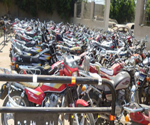   مصر اليوم - القبض على تاجر بحوزته 100 دراجة نارية مسروقة في الأقصر
