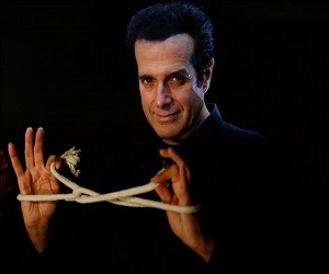 مصر اليوم - نجم الخفة المليونيرالأميركي ديفيد كوبرفيلد مخطوب