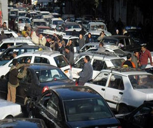   مصر اليوم - الشبورة واشتعال النيران في سيارة ملاكي تغلقان طريق الإسكندرية الصحراوي