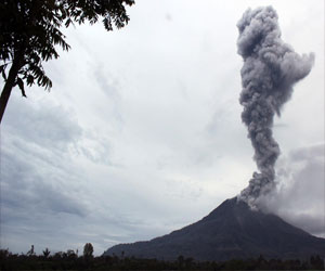   مصر اليوم - إندونيسيا ترفع مستوى التحذيرات تأهبًا لإنفجار بركان في جزيرة جاوة الشرقية