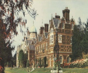   مصر اليوم - قيصر بلغاريا السابق يبيع قصره الملكى