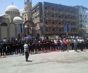   مصر اليوم - سلاسلٌ بشريّة لقبائلِ هوارّة  لحمايّة كنائس قنا