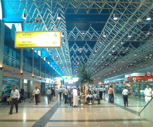   مصر اليوم - نشالة تحاول السفر إلى السعودية بجواز سفر أمها