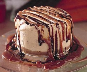   مصر اليوم - كيك الآيس كريم مع الكراميل