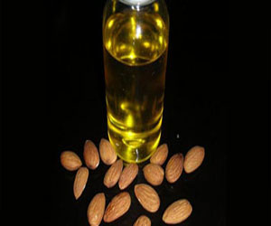 مصر اليوم - زيت اللوز والنعناع لإزالة قشر الشعر