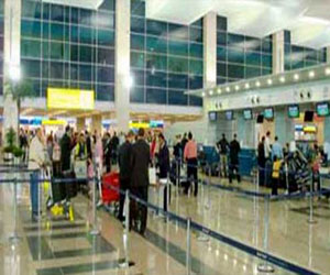   مصر اليوم - ضبط جهازين لاسلكي مع راكب تركي وصل من إسطنبول