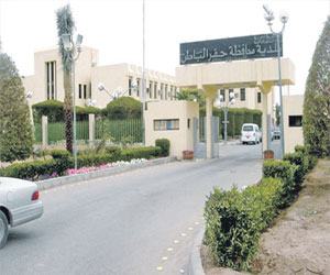   مصر اليوم - بلدية حفر الباطن تُصرف 90 % من مياه السيول