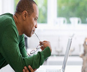   مصر اليوم - فجوة معرفية للإنترنت بين كبار السن من الأميركيين السود والبيض