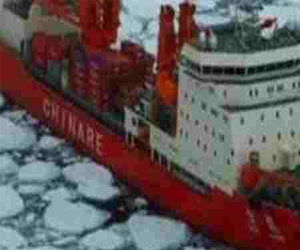   مصر اليوم - السفينة الروسية المحاصرة تشق طريقها عبر الجليد الكثيف