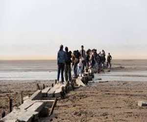   مصر اليوم - اكتشاف جسر قديم بعد تجفيف بحيرة فى الصين