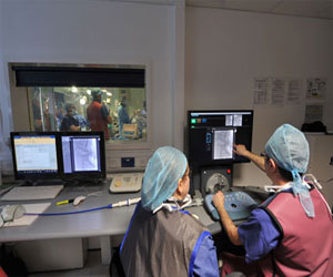   مصر اليوم - روبوت يرفع إنتاجية أطباء القلب إلى 300% ويحمي المريض من الأشعة