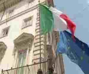   مصر اليوم - هبوط الفارق المعياري لفوائد الدين الايطالي لأدني مستوي