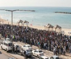   مصر اليوم - آلاف المهاجرين الأفارقة يتظاهرون أمام سفارات في تل أبيب