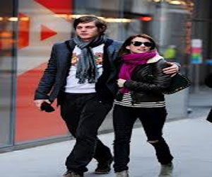   مصر اليوم - خطوبة النجمان الأميركيان إيما روبرتس وإيفان بيترز