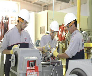 مصر اليوم - تخريج 212 متدربًا من المعهد العالي لتقنيات المياة والطاقة في رابغ