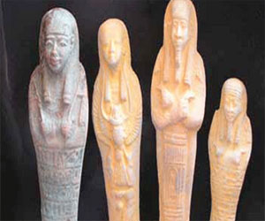   مصر اليوم - العثور على 4 قطع أثرية من مقتنيات متحف ملوي