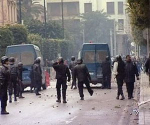   مصر اليوم - إصابة شرطيين في اشتباكات بين الأمن ومحتجين في القصرين