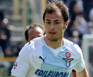 مصر اليوم - رادو مدافع لاتسيو يؤكد المدرب ريجا اعطانا دفعة قوية