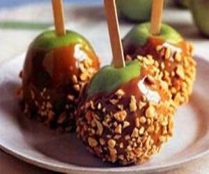   مصر اليوم - التفاح بالبندق والكراميل