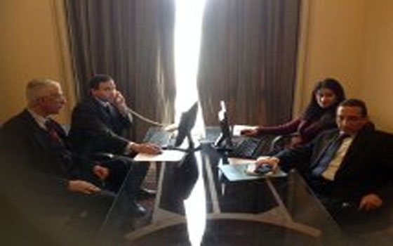   مصر اليوم - المصريون في الخارج يتجهون إلى مقر البعثات الدبلوماسيّة في 138 دولة للاستفتاء على الدستور