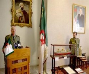   مصر اليوم - تسليم مجسم باخرة بلغاريا للمتحف المركزي للجيش الجزائري