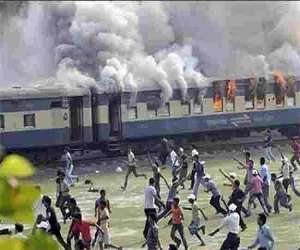 مصر اليوم - قتلى في حريق داخل قطار سريع في غرب الهند