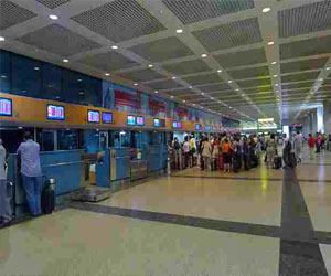   مصر اليوم - ضبط 3 ركاب حاولوا السفر بتأشيرات مزورة ومنع 5 أخرين من السفر