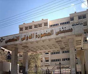 مصر اليوم - أميّنُ شرطّة يتهجمُ على مستشفّى الطوارئ في المنصورّة