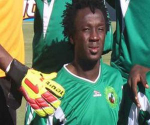   مصر اليوم - الأهلي يستعجل القطن الكاميروني لإرسال بطاقة موسى إيدان الدولية