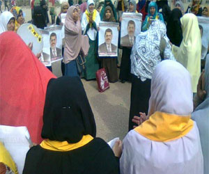   مصر اليوم - تظاهرات لطالبات أزهر تفهنا الأشراف للتنديد بمحاكمة مرسي