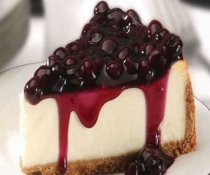   مصر اليوم - صوص التوت لكيك لذيذ