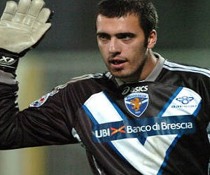   مصر اليوم - ميلان يتجه للتعاقد مع فيفيانو حارس مرمى بارما المعار للارسنال