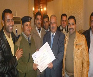   مصر اليوم - مدير أمن الشرقية يكرم أمين شرطة