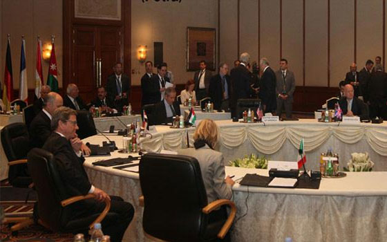   مصر اليوم - نبيل فهمي يمثل مصر في اجتماع أصدقاء سوريّة في باريس الأحد