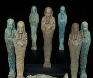   مصر اليوم - إستعادة 10 قطع آثرية من مسروقات متحف ملوي في مصر