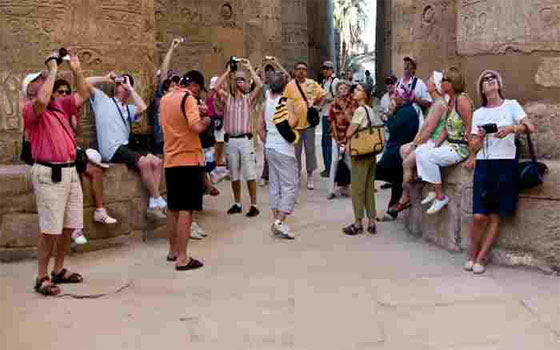   مصر اليوم - خبراء يؤكدون أن وثيقة تأمين السائحين غير إجبارية وليست عبئاً على الشركات