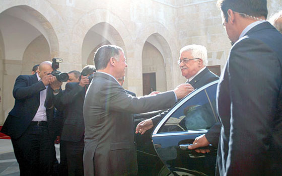   مصر اليوم - الملك عبد الله وعباس اتفقا على استمرار التنسيق حول المبادرة الأميركية للسلام