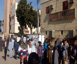 مصر اليوم - وقفة لـإخوان الأقصر تحرض على مقاطعة الاستفتاء