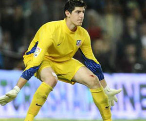   مصر اليوم - الحارس كورتوا يرفض الجلوس احتياطيًا في تشيلسي