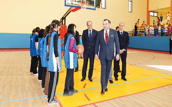   مصر اليوم - الملك محمد السادس يشرف على تدشين قاعة رياضية مغطاة في حيِّ النخيل في مراكش