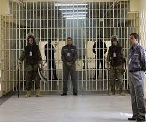 مصر اليوم - الإفراج عن تاجر مخدرات لرعاية طفله الصغير