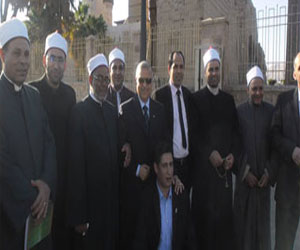 مصر اليوم - محافظ الأقصر يودع أعضاء حملة التعريف بالدستور