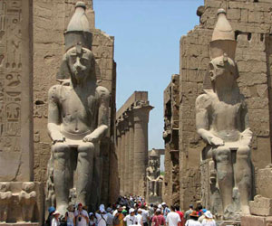   مصر اليوم - الأقصر تحتفل بفتح أبواب 9 معابد ومقابر فرعونية